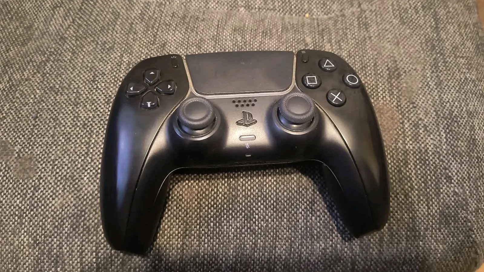 Consola de videojuegos con skin anime - miniatura 2