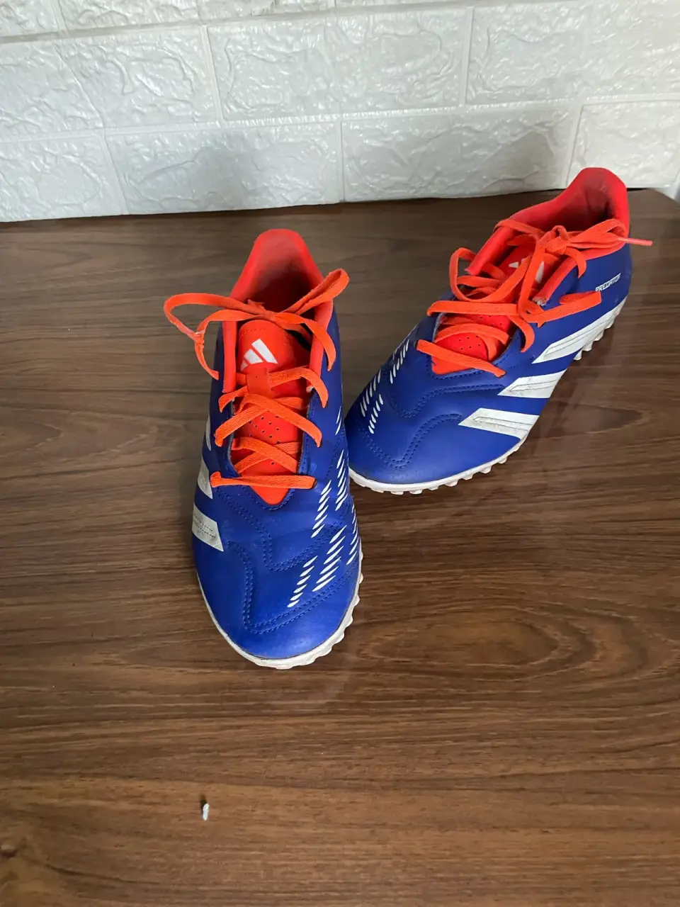 Zapatillas deportivas azul y naranja