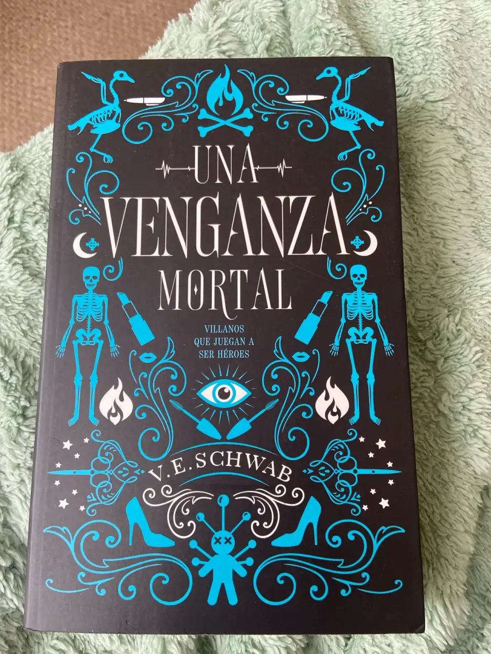 Libro 'Una Venganza Mortal' V.E. Schwab - miniatura 1