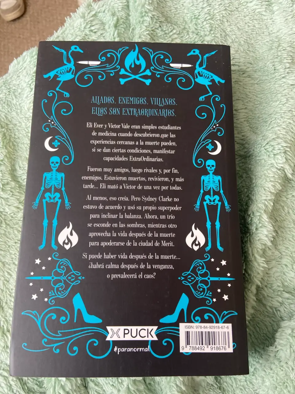 Libro 'Una Venganza Mortal' V.E. Schwab - miniatura 2