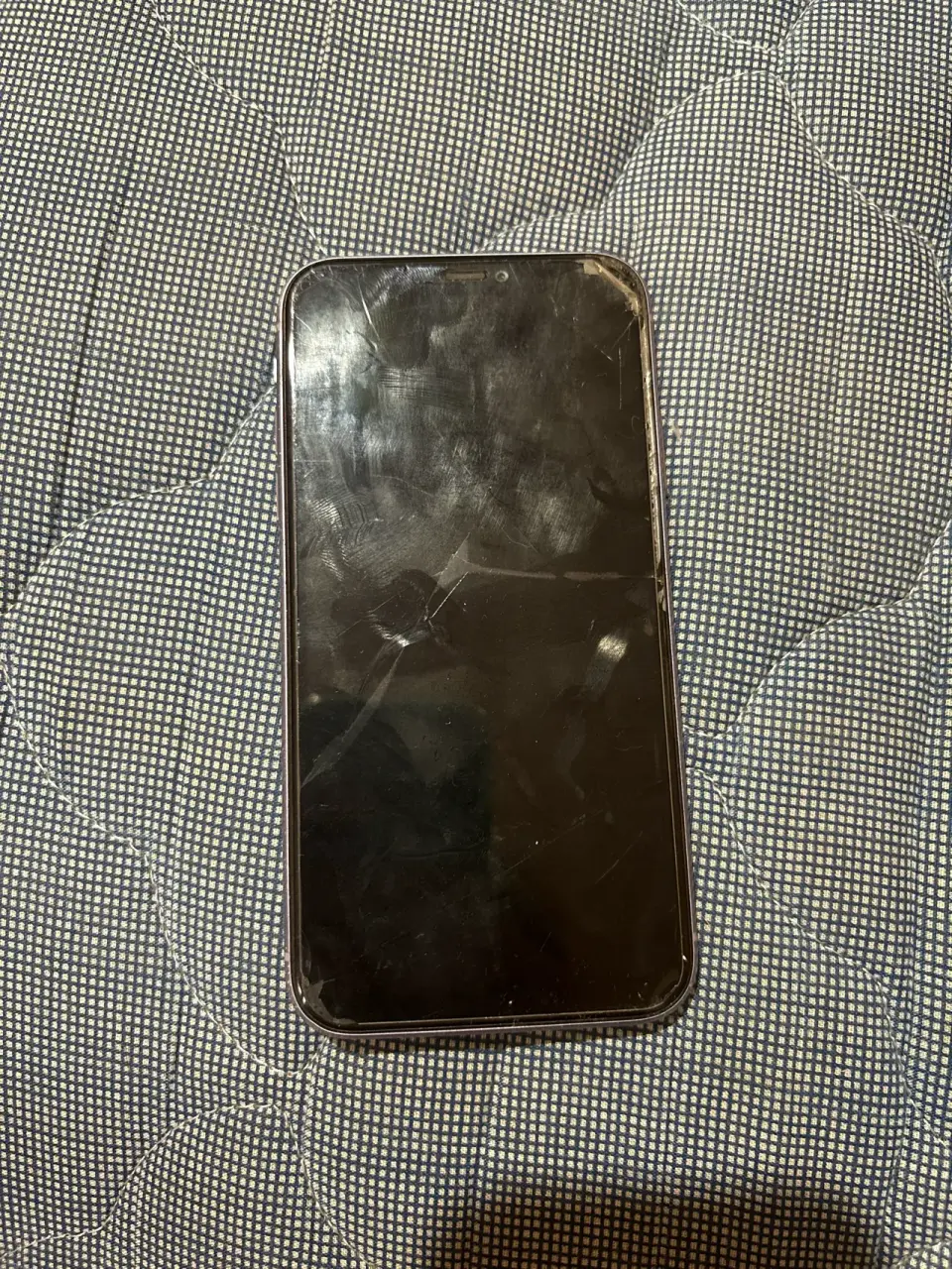 iPhone con pantalla agrietada