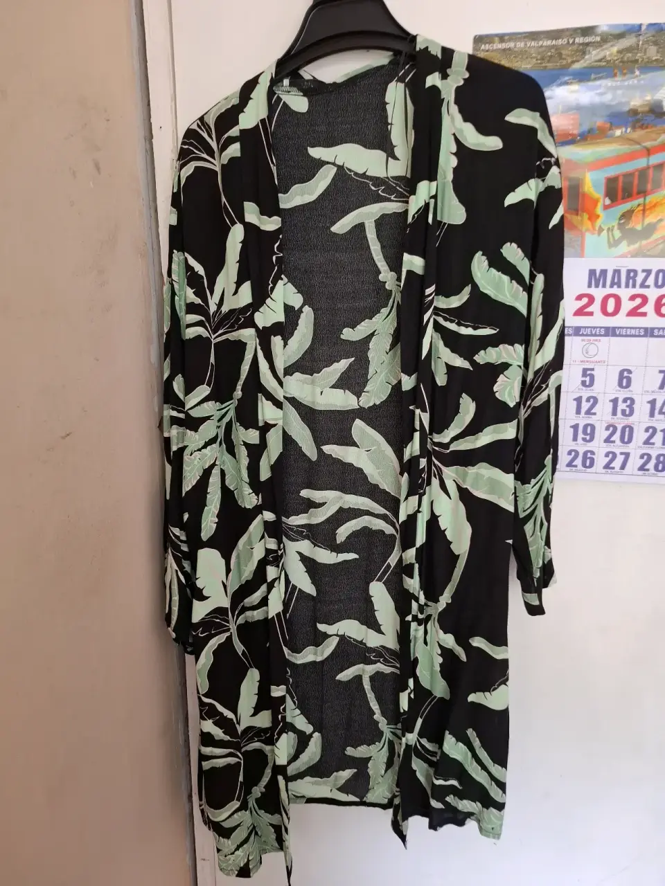 Kimono estampado hojas