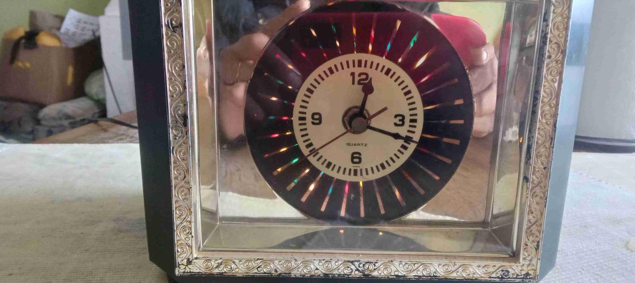 Reloj vintage con flor decorativa - miniatura 2