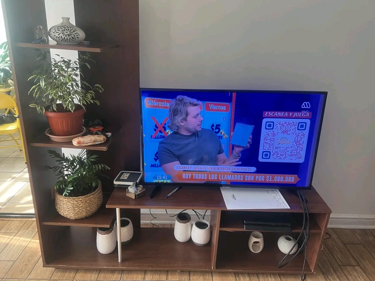 Gabinete de TV con estantes - miniatura 1