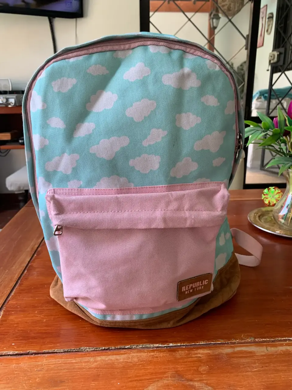 Mochila con diseño de nubes - miniatura 1