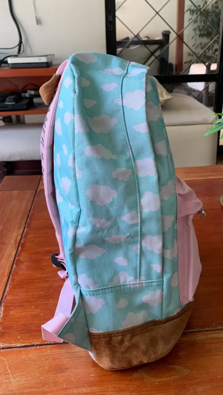 Mochila con diseño de nubes - miniatura 4