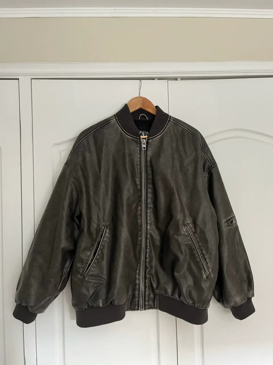 Chaqueta bomber de cuero negra - miniatura 1