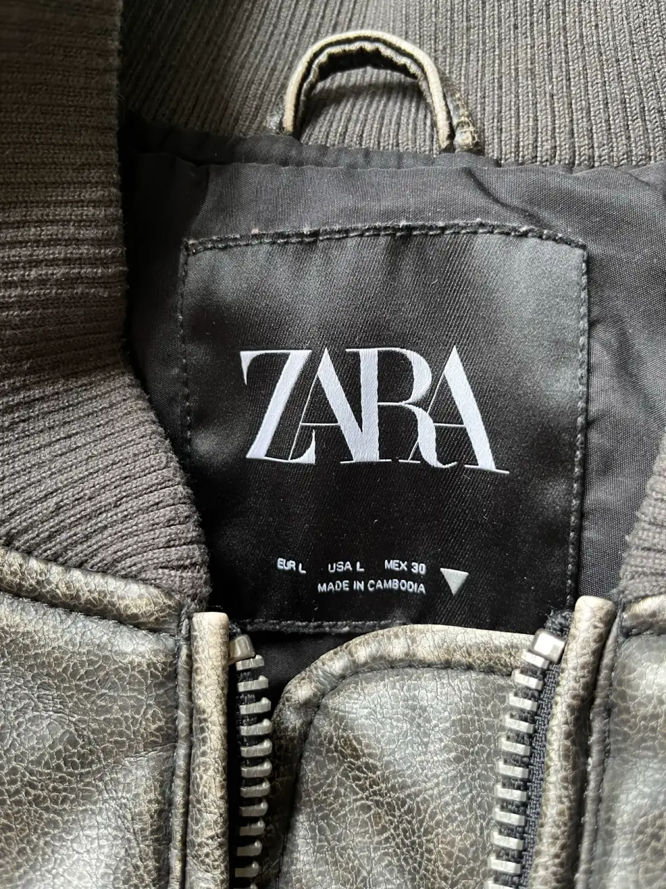 Chaqueta bomber de cuero negra - miniatura 4