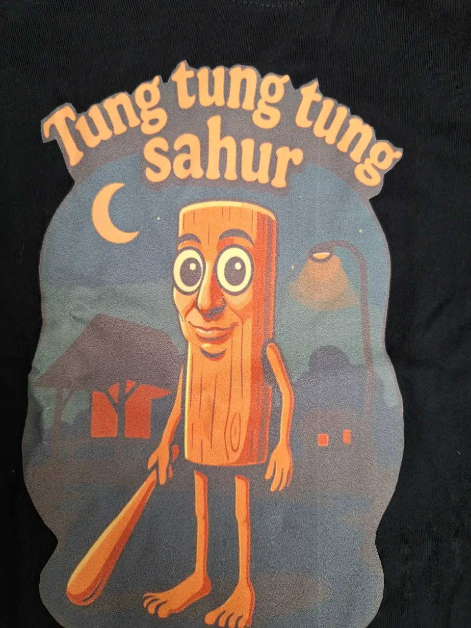Polera negra con diseño gráfico - miniatura 2