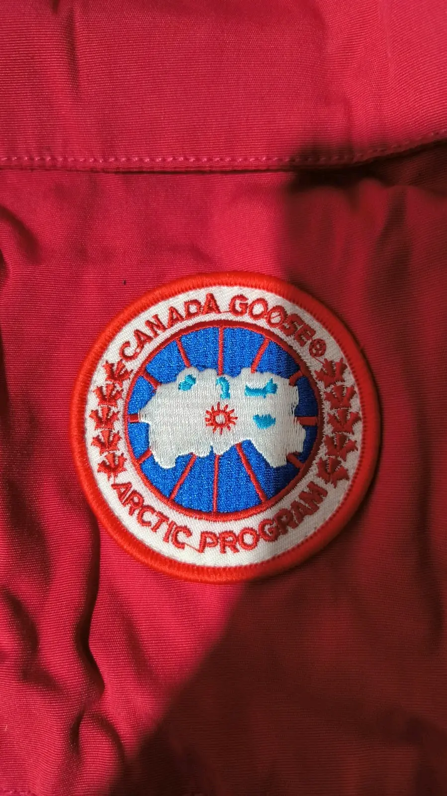 Parka roja con capucha - miniatura 2