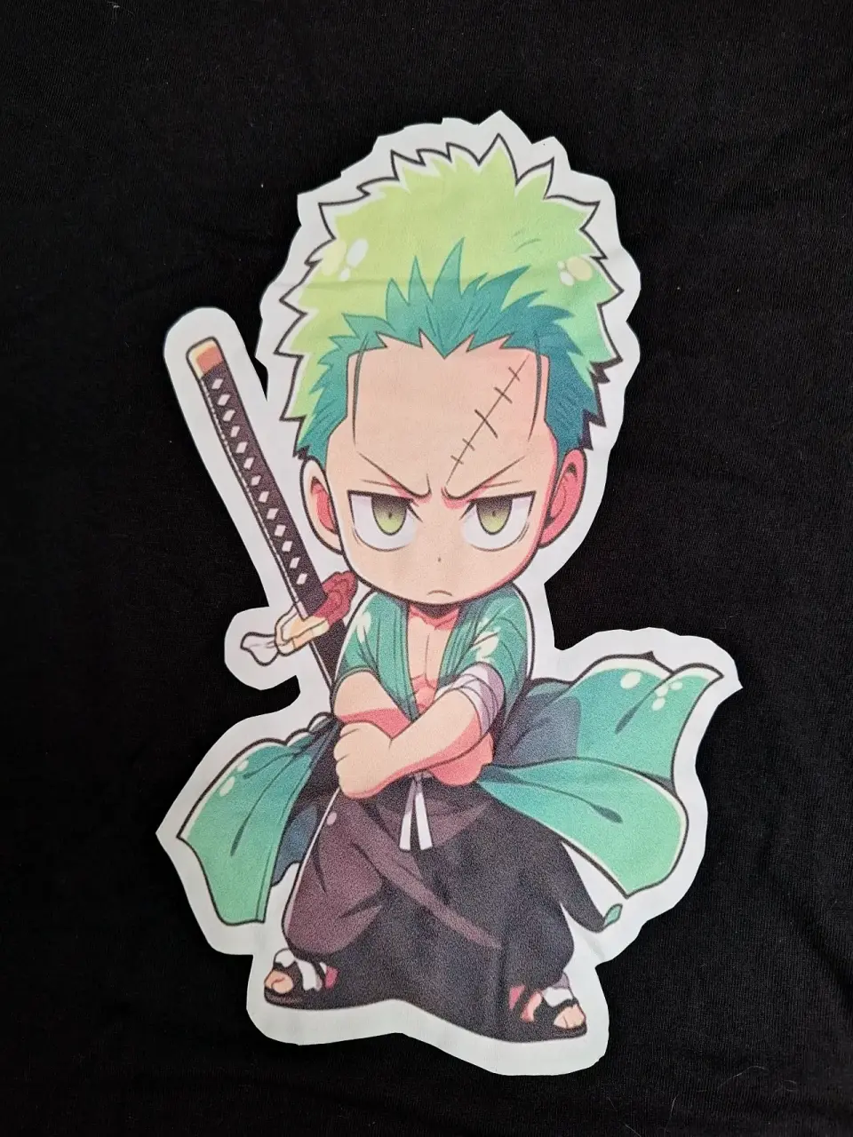 Polera negra con diseño anime - miniatura 2