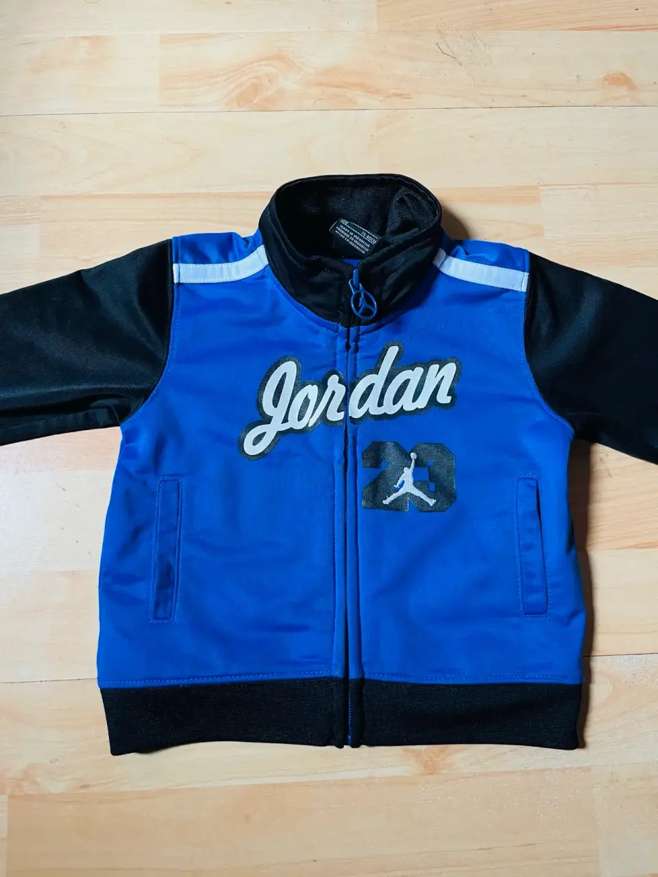 Chaqueta Jordan azul y negra