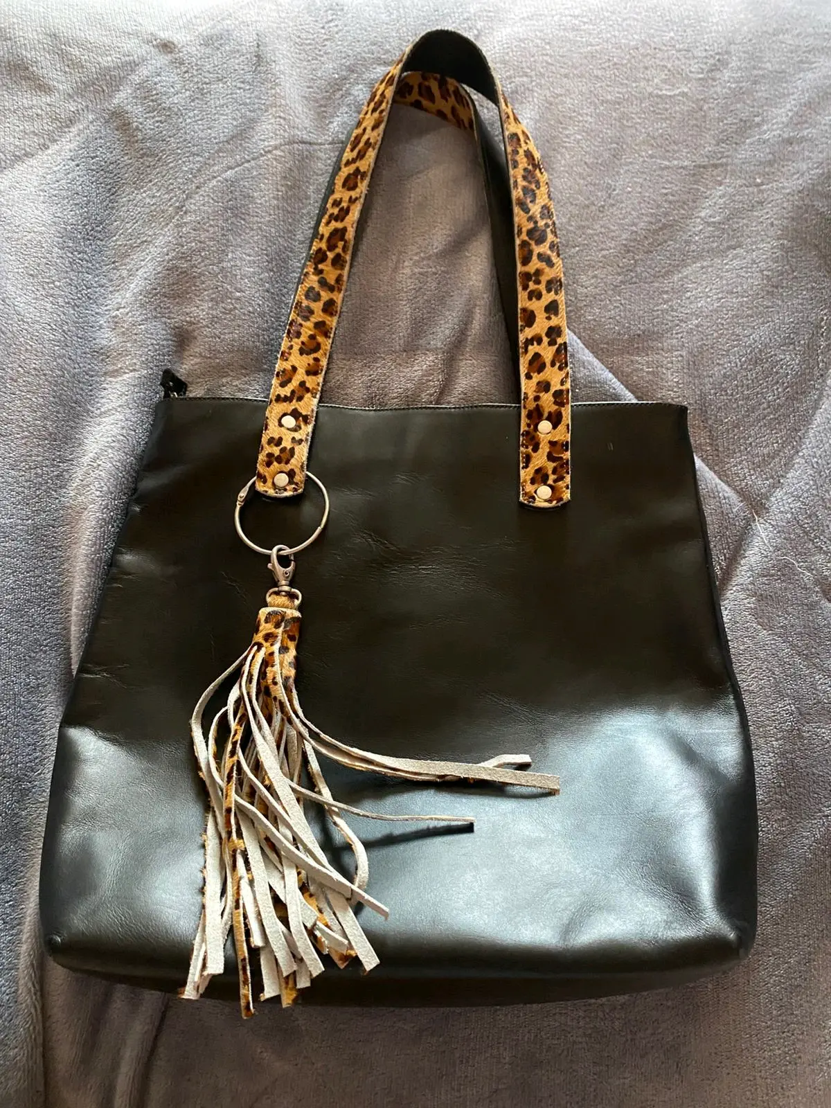 Cartera negra con asas print animal - miniatura 4