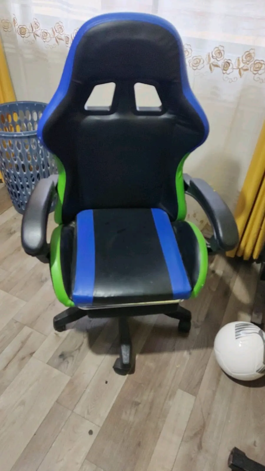 Silla gamer negro y verde - miniatura 2
