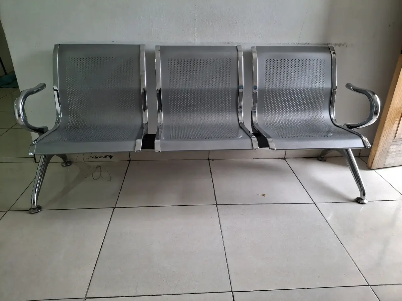 Banca metálica para sala de espera - miniatura 2