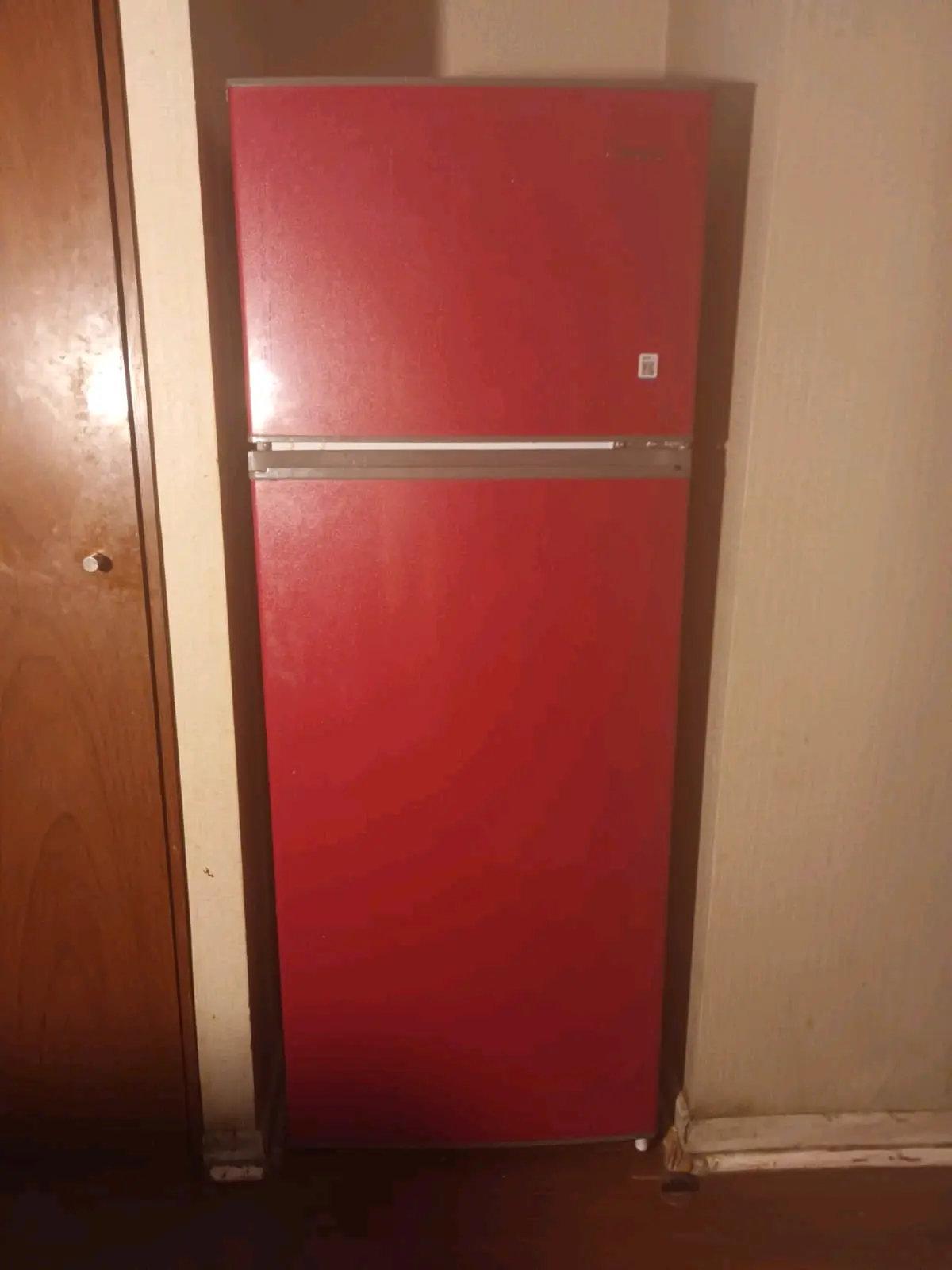 Refrigerador rojo dos puertas - miniatura 1