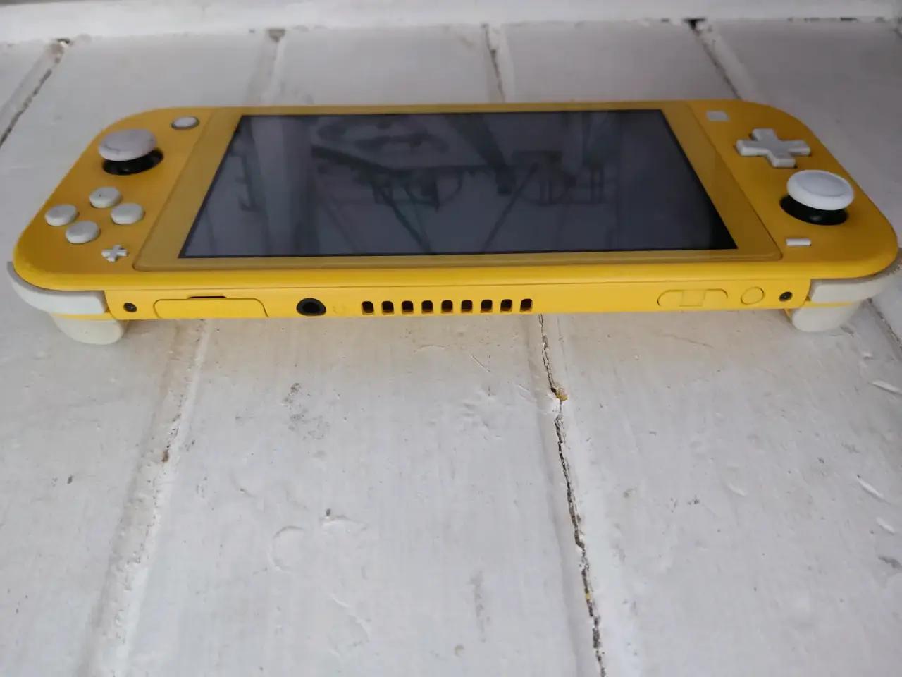 Nintendo switch lite amarilla con extras - miniatura 4