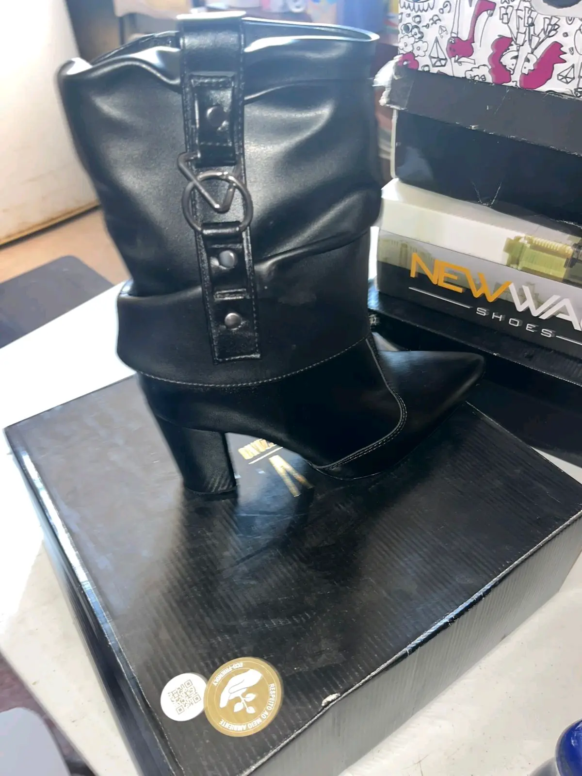 Botines negros con tacón alto