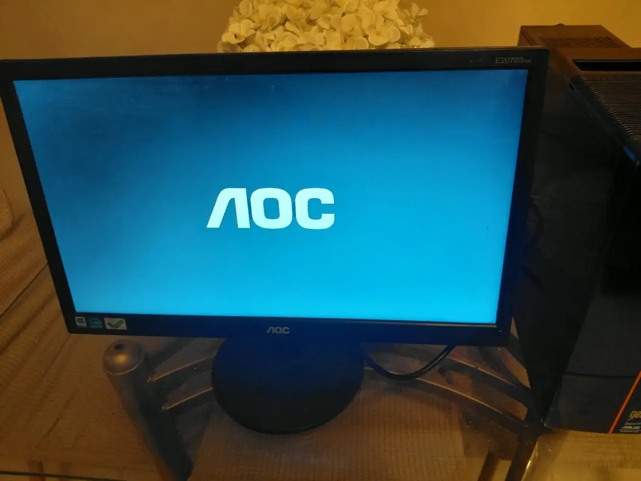 Computador de escritorio con monitor AOC - miniatura 2