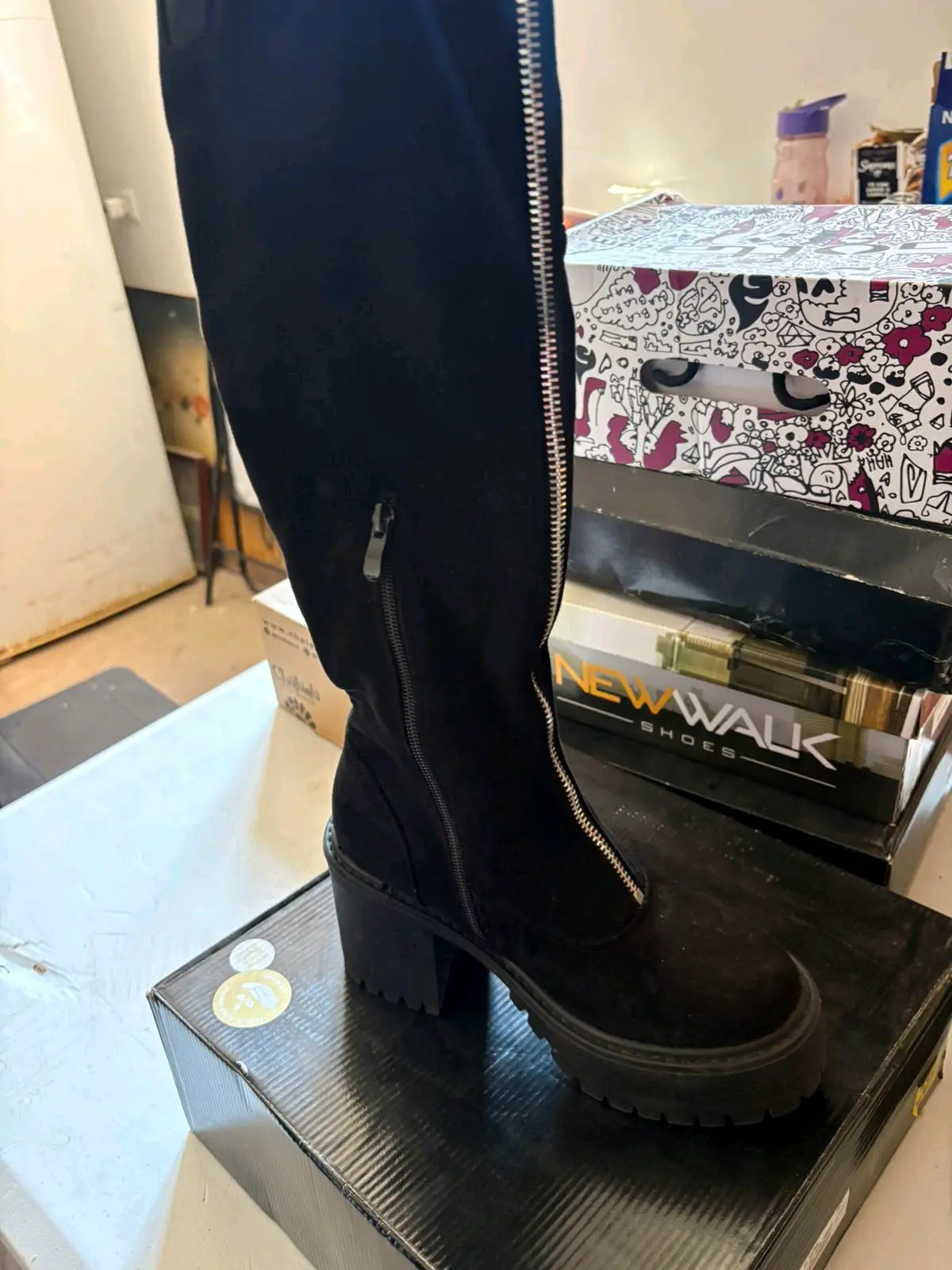 Botas negras con cierre - miniatura 1