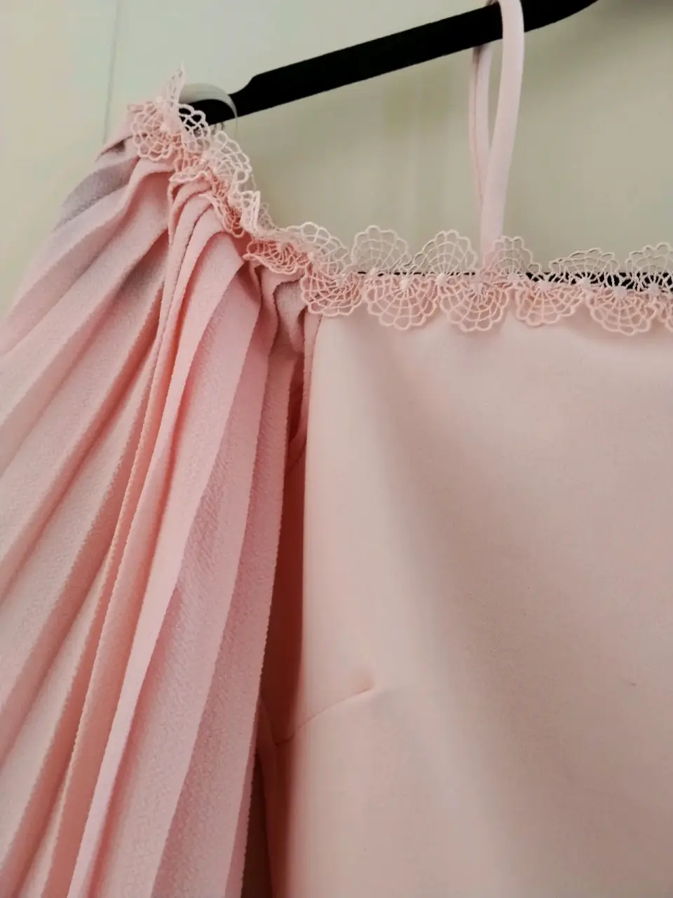 Blusa rosada con mangas plisadas Valentine - miniatura 2