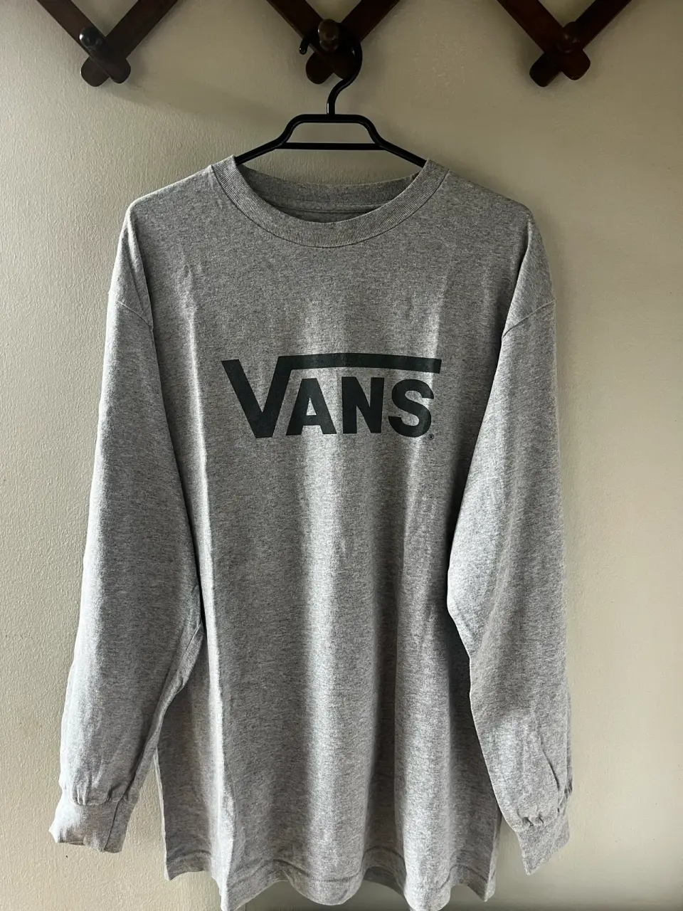 Polera gris L manga larga Vans