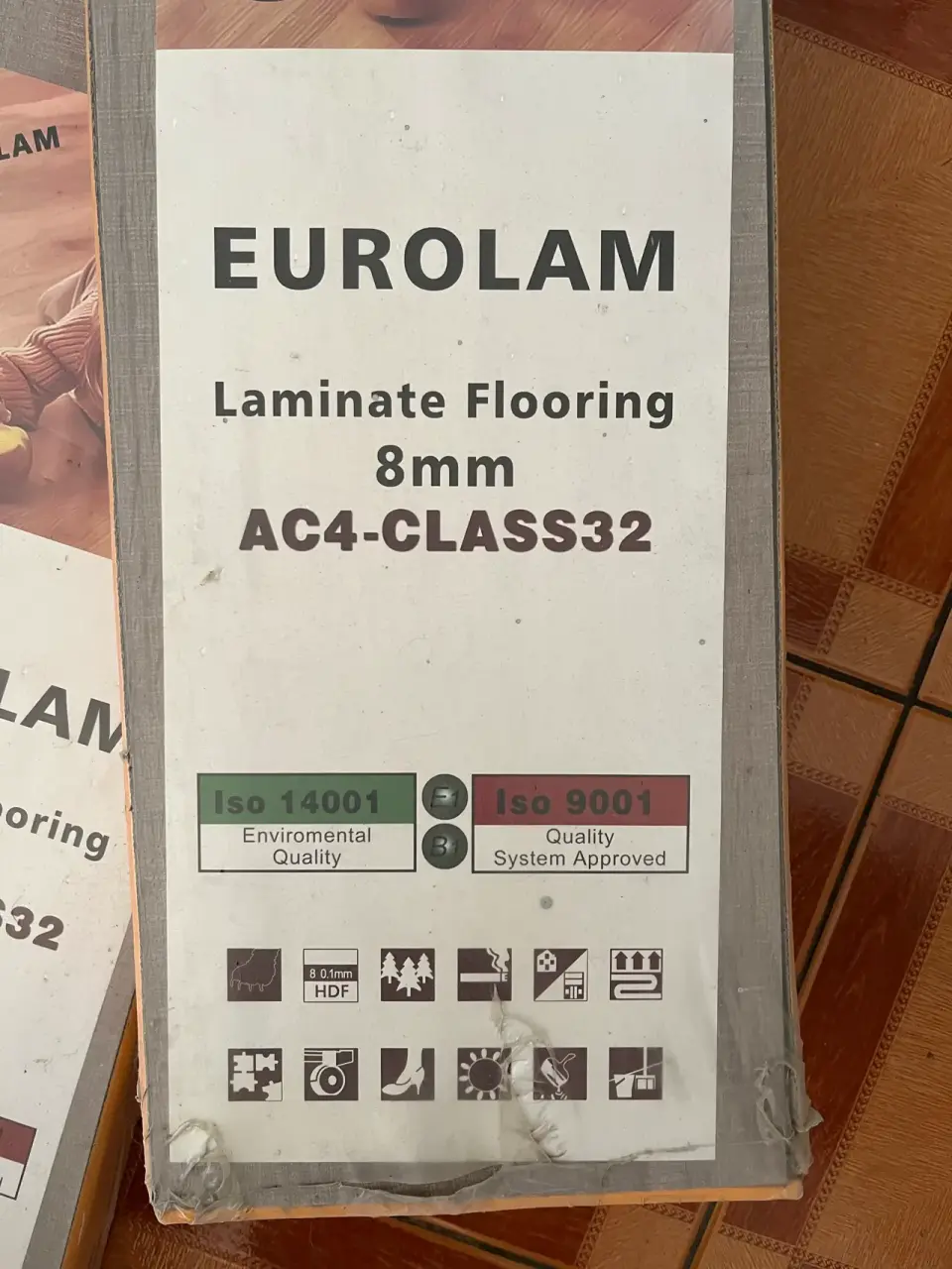 Piso laminado Eurolam 8mm - miniatura 1