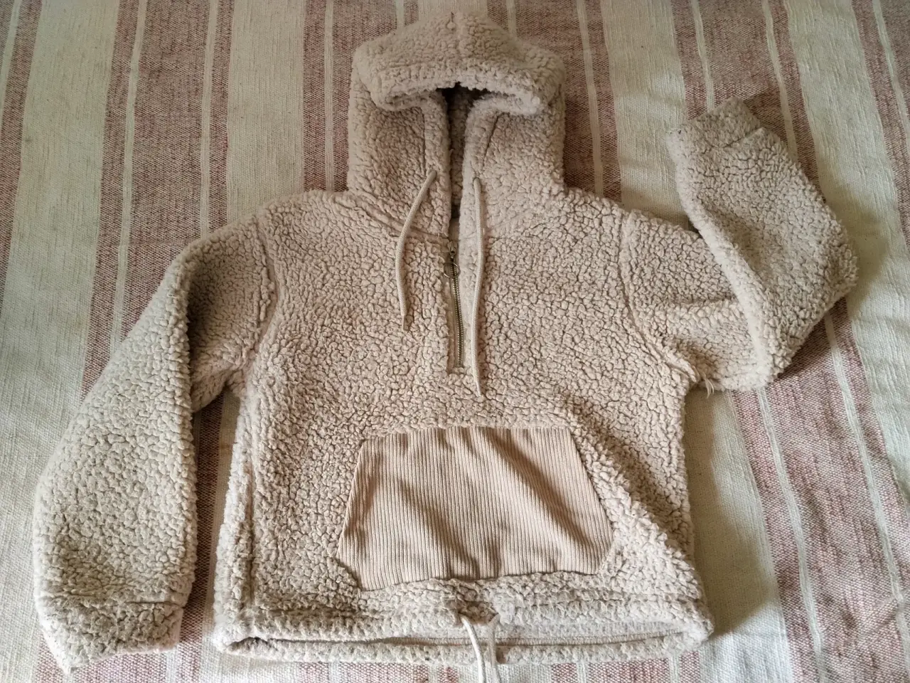 Polerón con capucha de peluche beige - miniatura 3