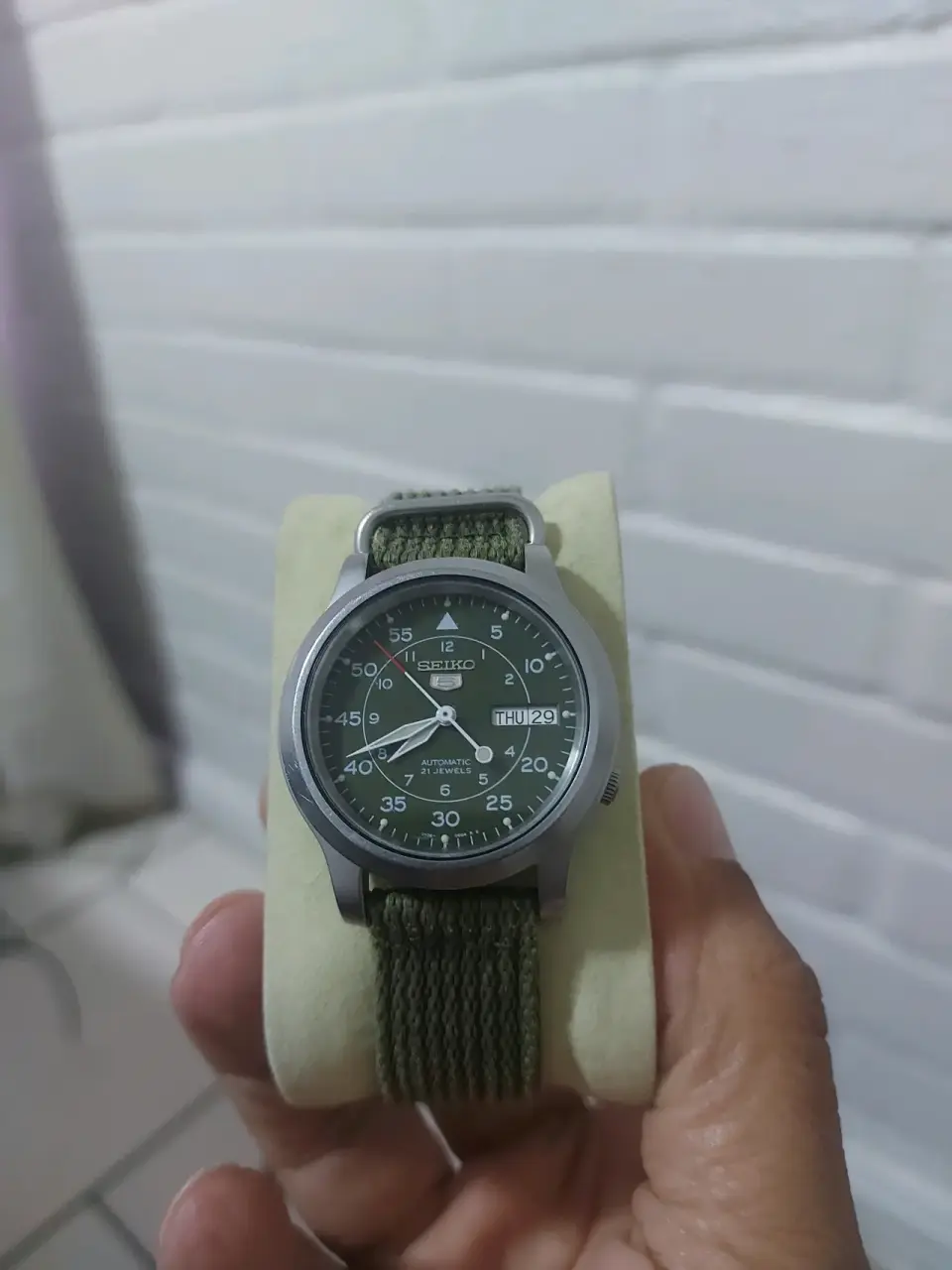 Reloj automático Seiko  con correa verde - miniatura 1