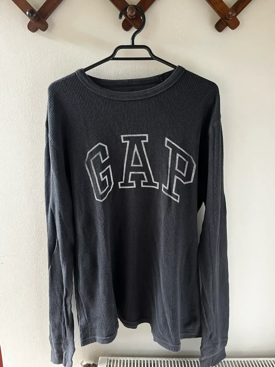 Polera manga larga GAP negra