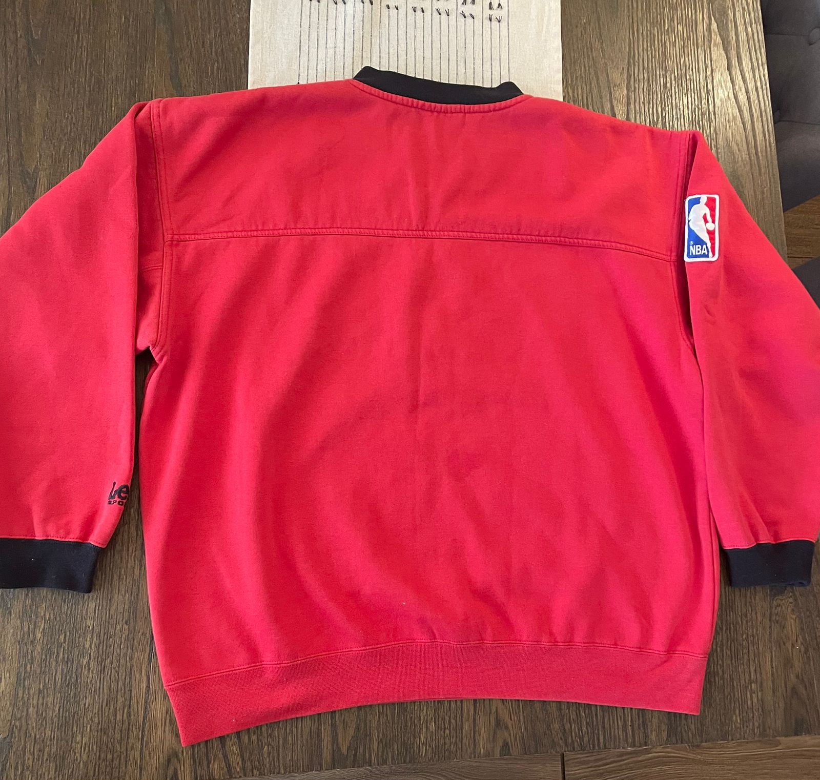 Poleron Rojo Lee NBA Talla L - miniatura 2