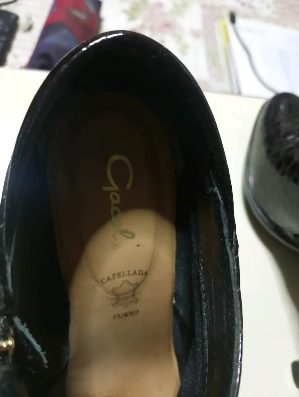 Botines negros de cuero con tacón - miniatura 2