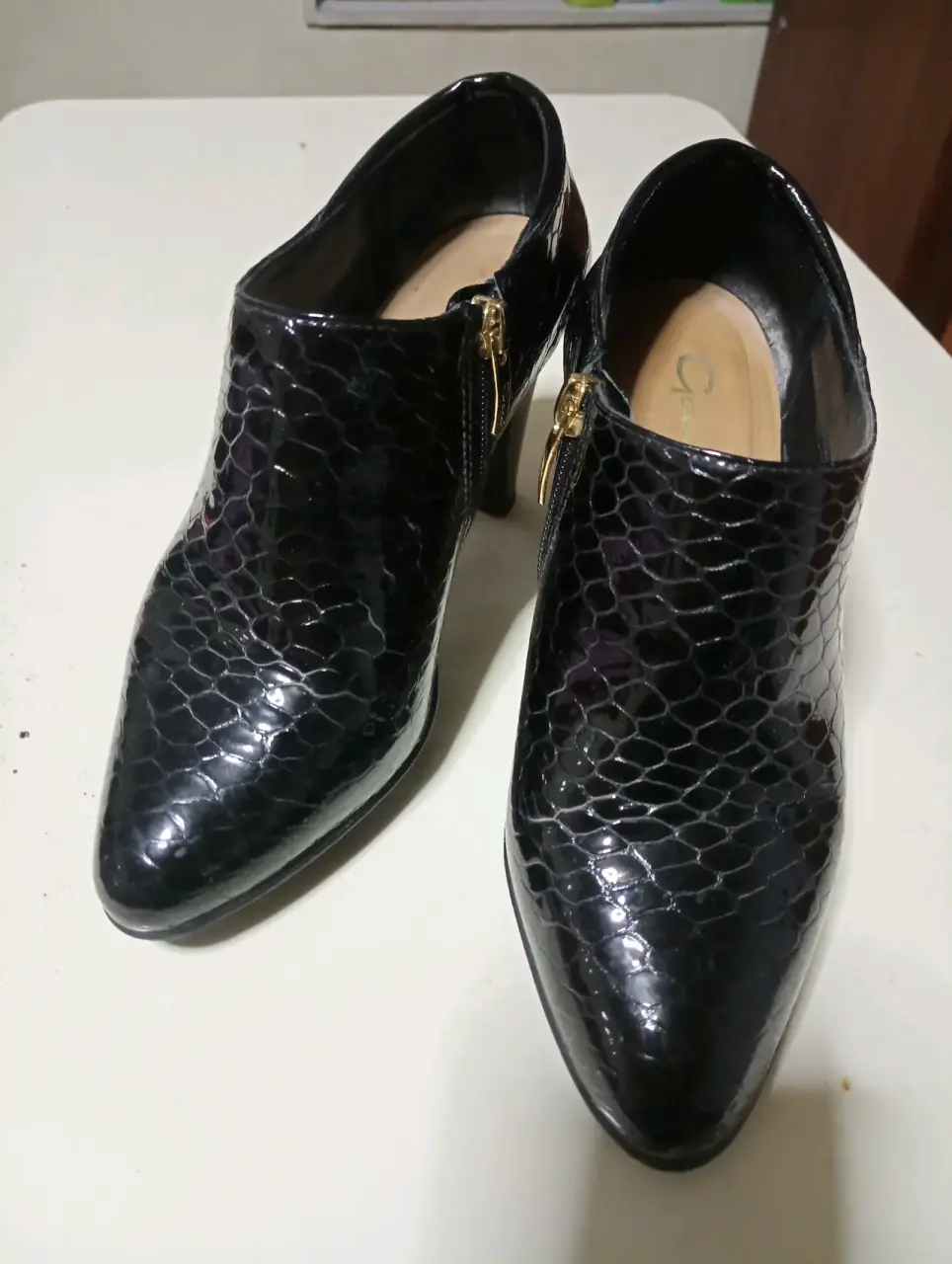 Botines negros de cuero con tacón - miniatura 3