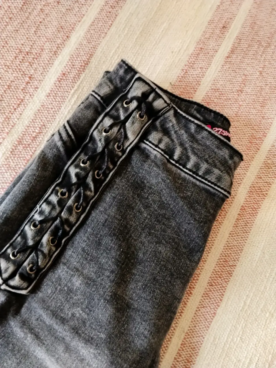 Jeans gris con detalle trenzado - miniatura 3