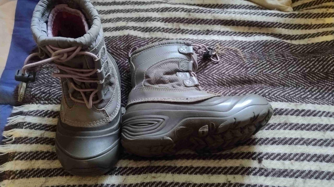Botas de invierno grises para nieve - miniatura 1