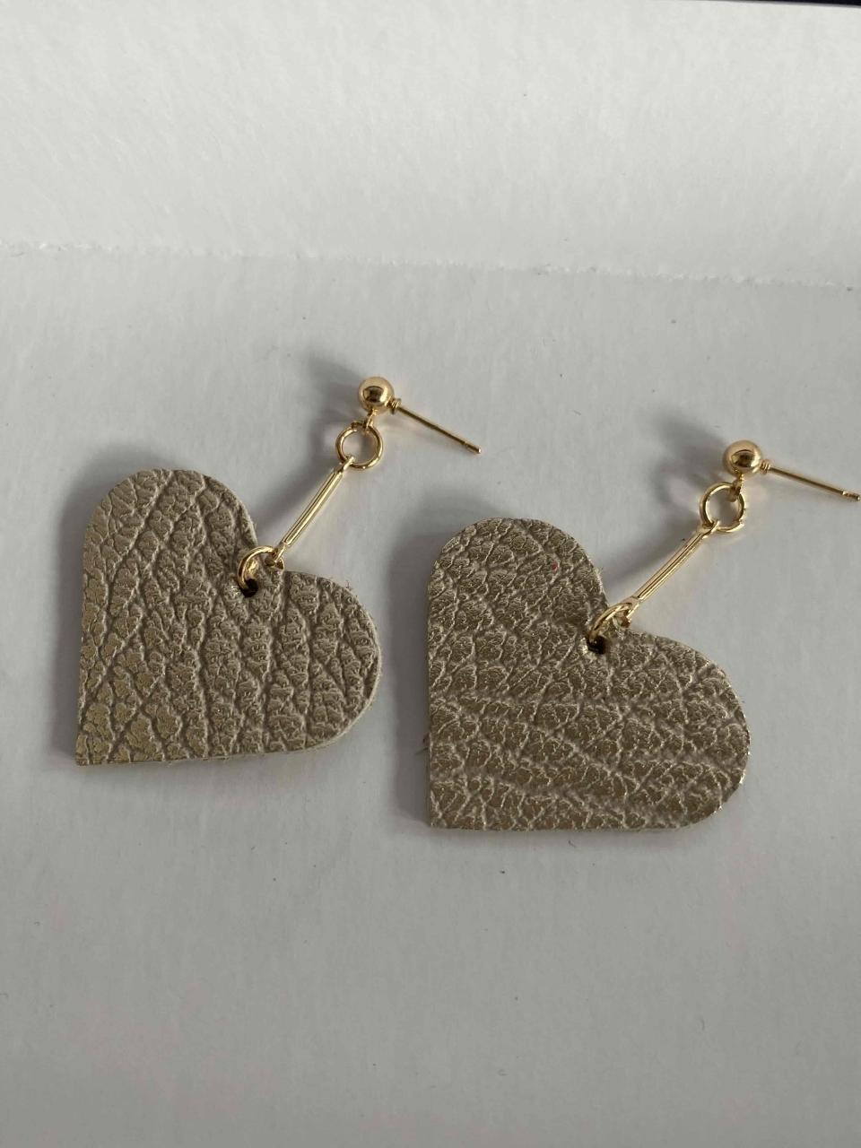 Aros corazón negros de cuero - miniatura 2