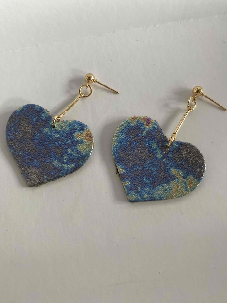 Aros corazón negros de cuero - miniatura 4