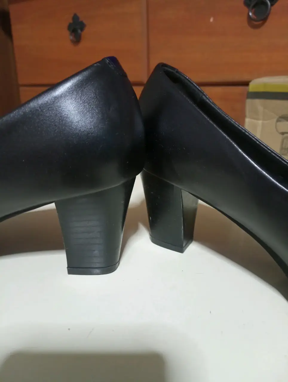 Zapatos de tacón negros elegantes - miniatura 4