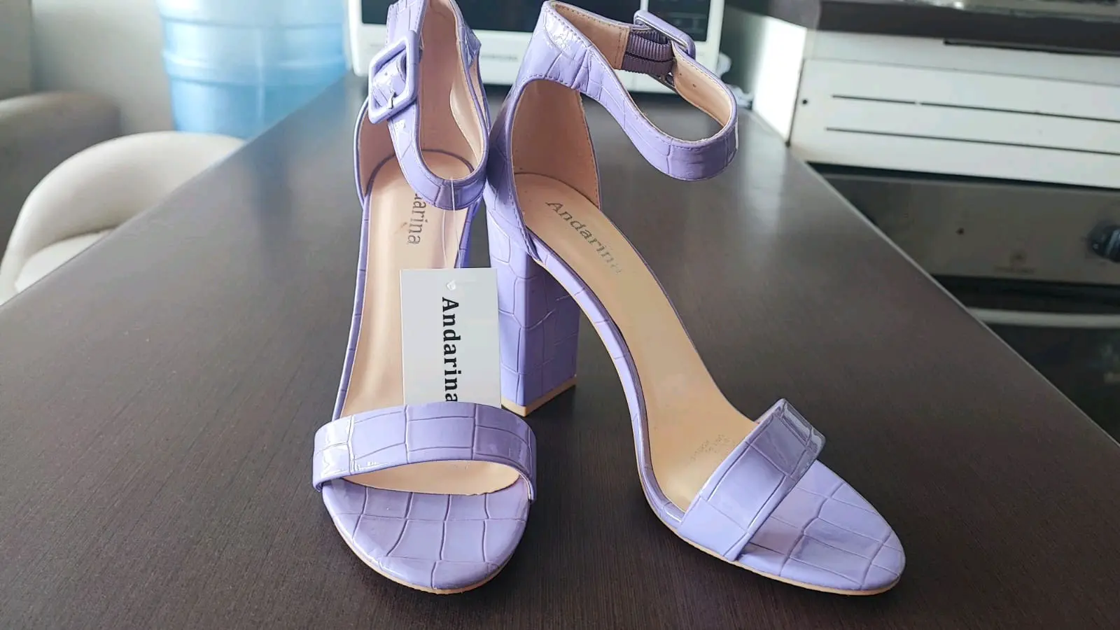Sandalias lilas con taco alto - miniatura 4