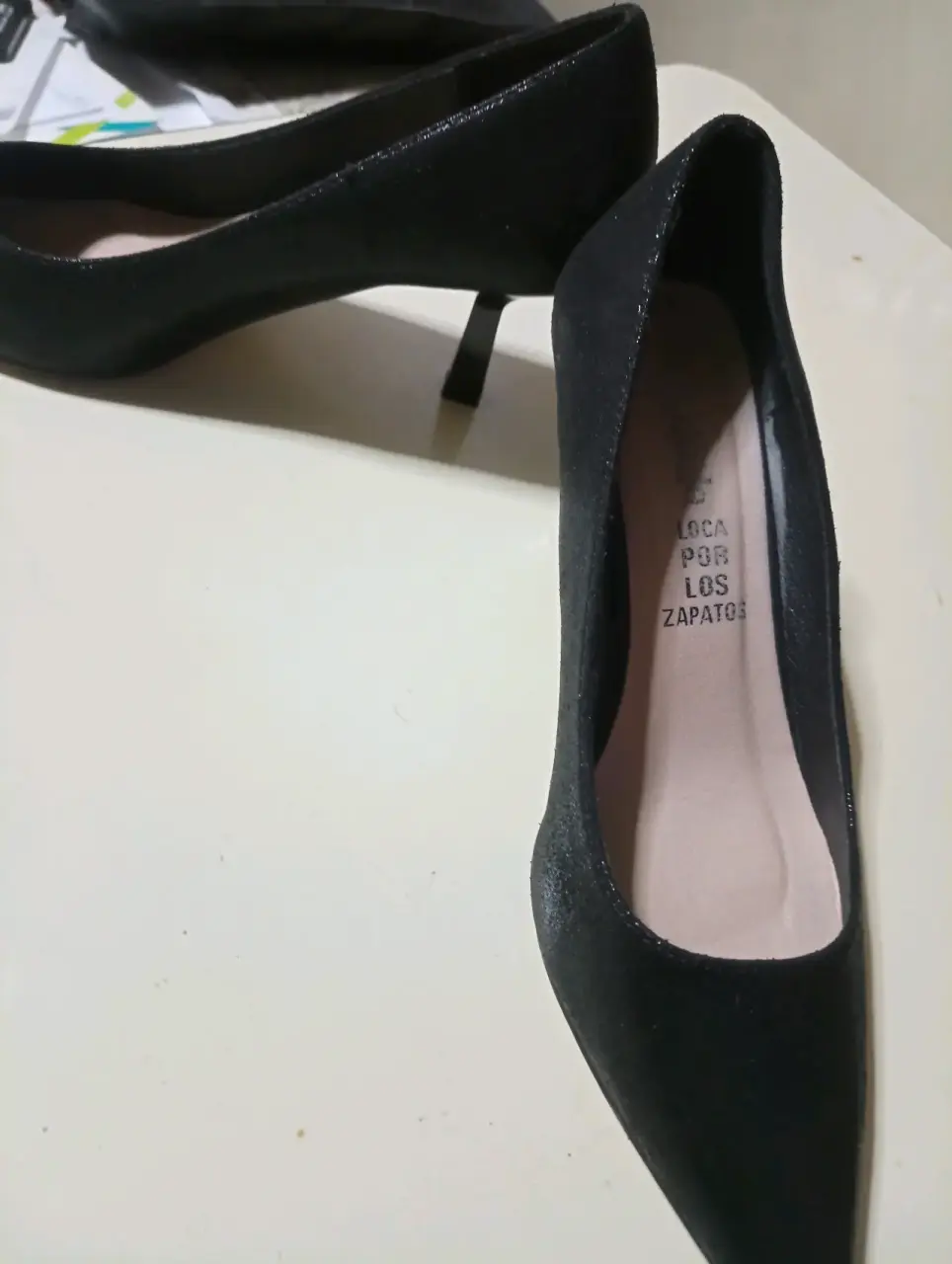Tacones negros elegantes - miniatura 2