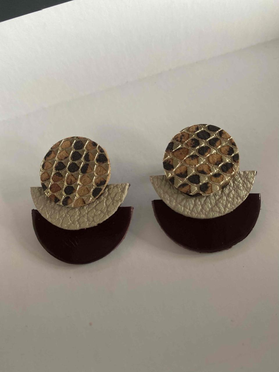 Aros de diseño animal print, 💯cuero hecho a mano. - miniatura 2