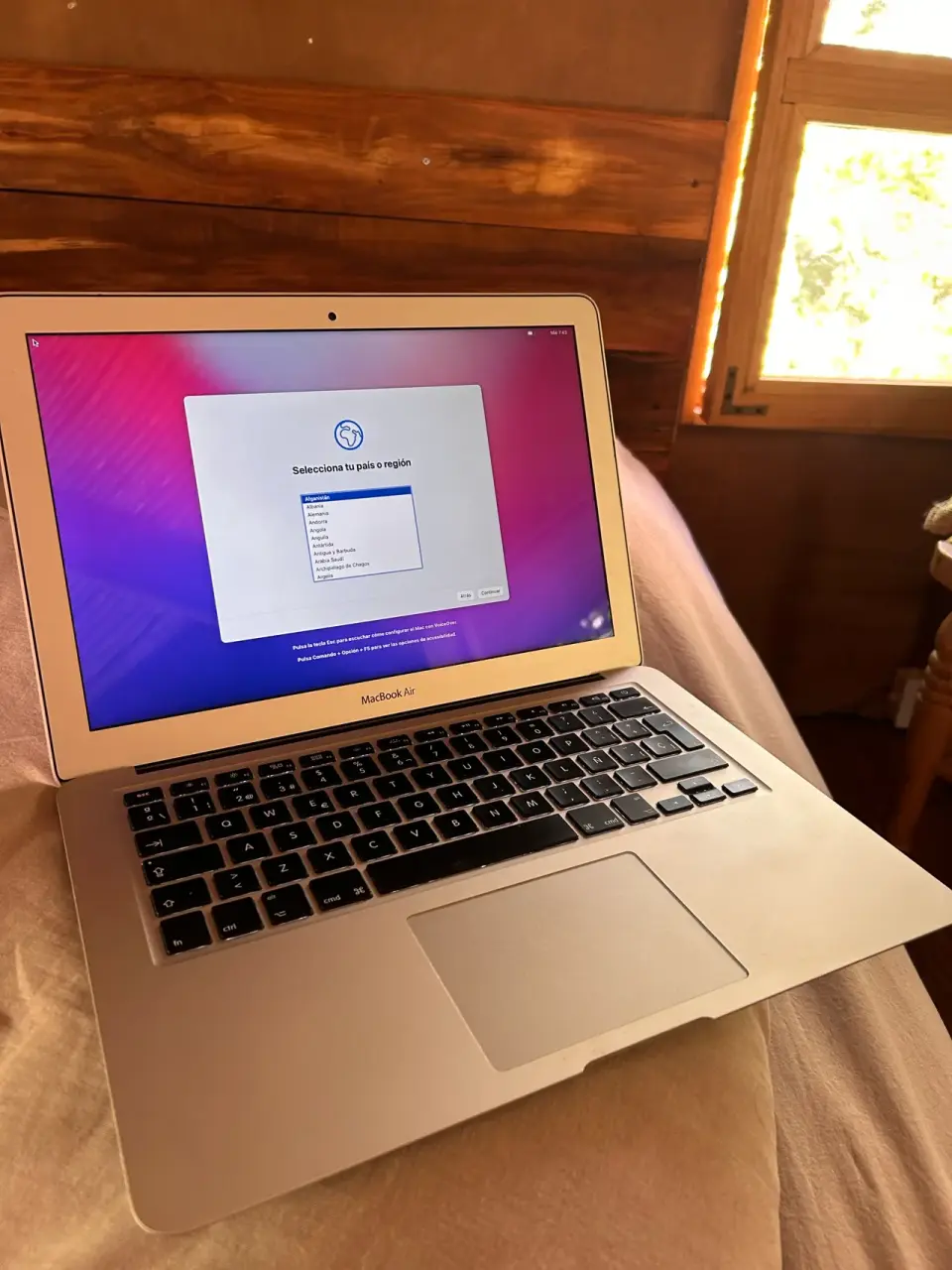 MacBook Air en buen estado - miniatura 1