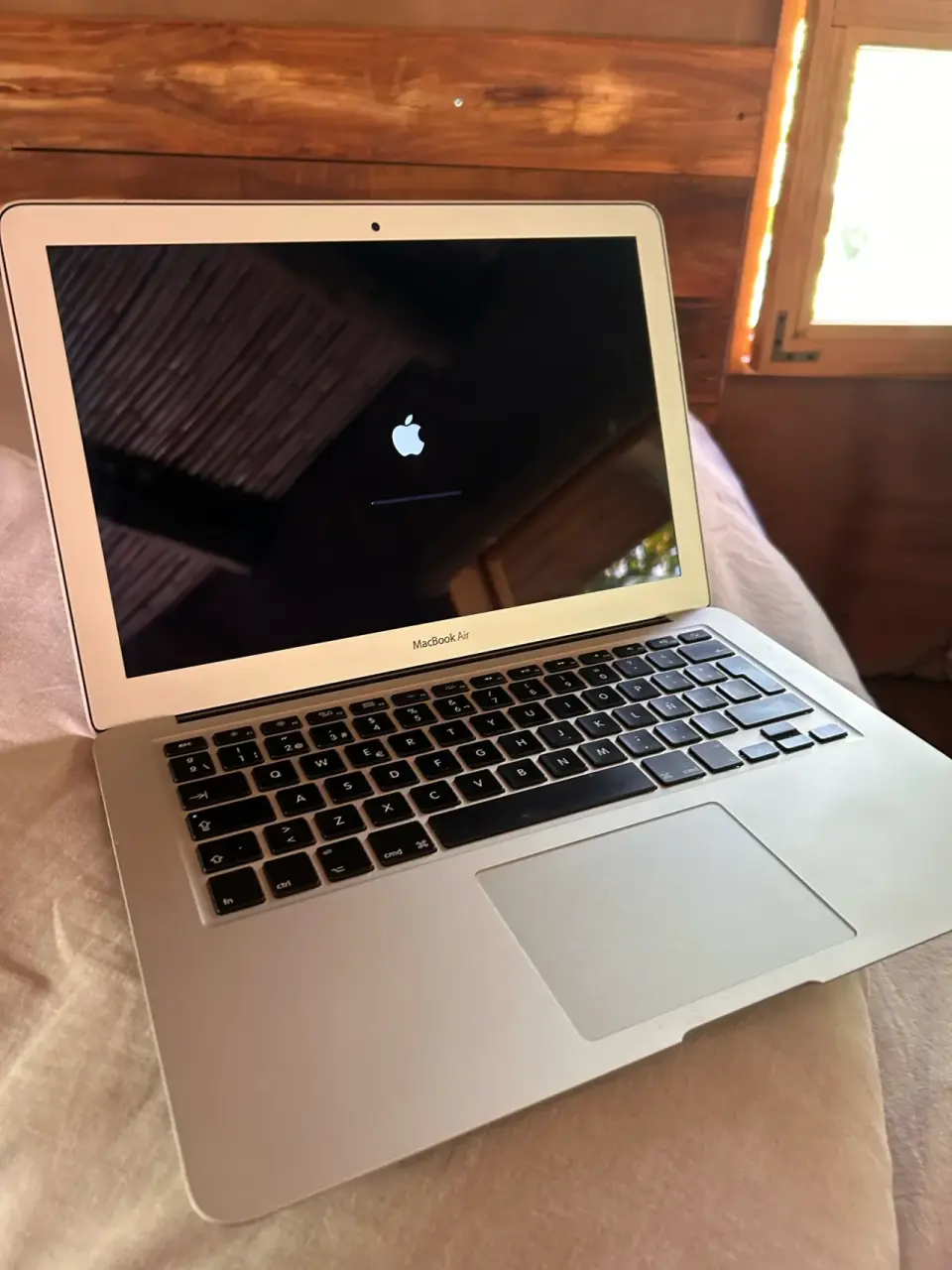 MacBook Air en buen estado - miniatura 2