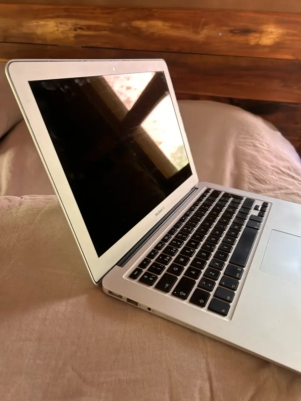 MacBook Air en buen estado - miniatura 5