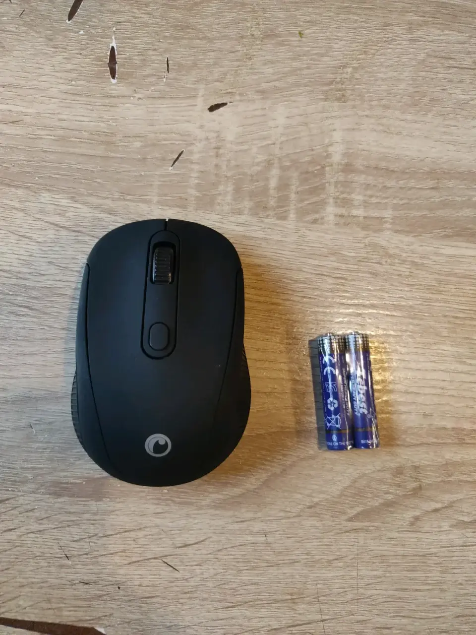 Mouse inalámbrico negro con pilas