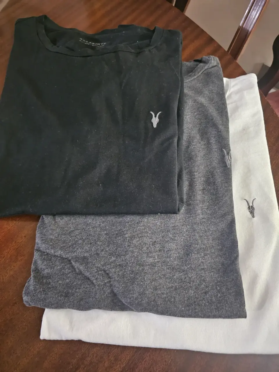 Set de 3 poleras básicas All Saints talla xl s/f - miniatura 1