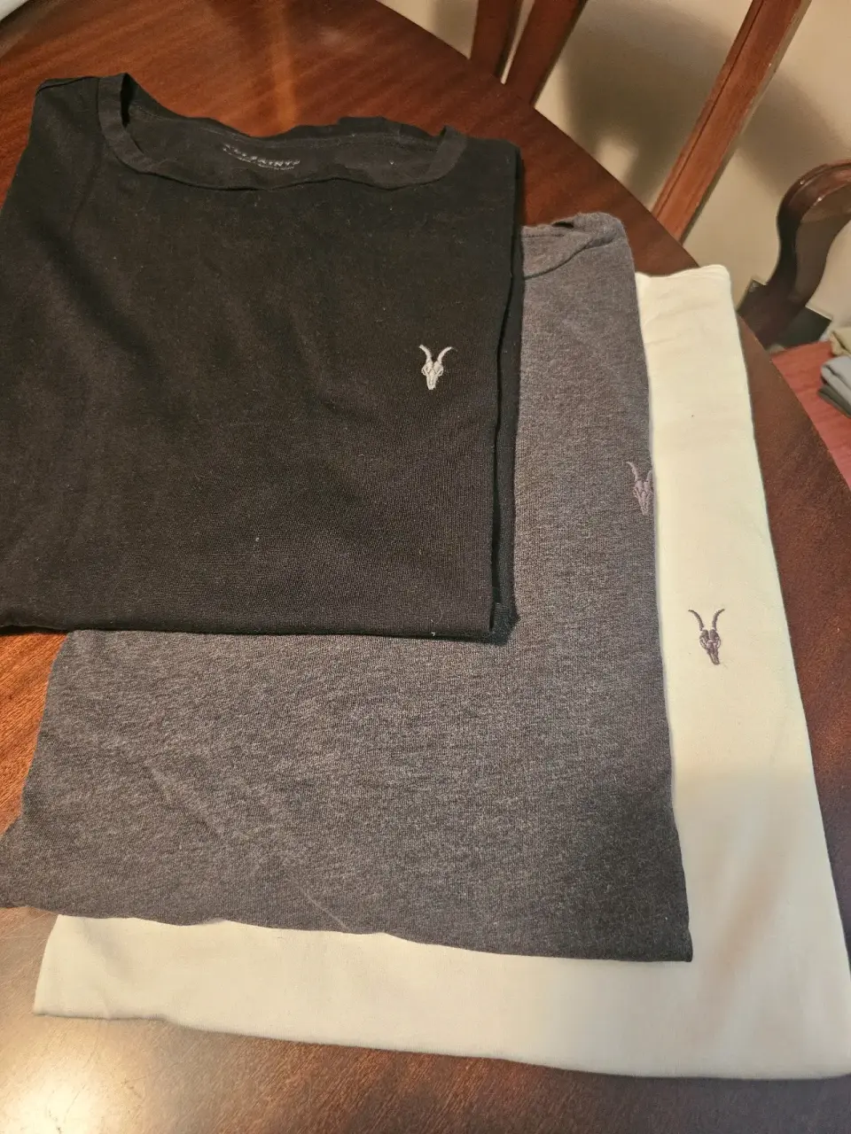 Set de 3 poleras básicas All Saints talla xl s/f - miniatura 2