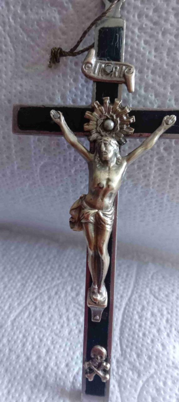 Cruz de metal con Cristo - miniatura 1