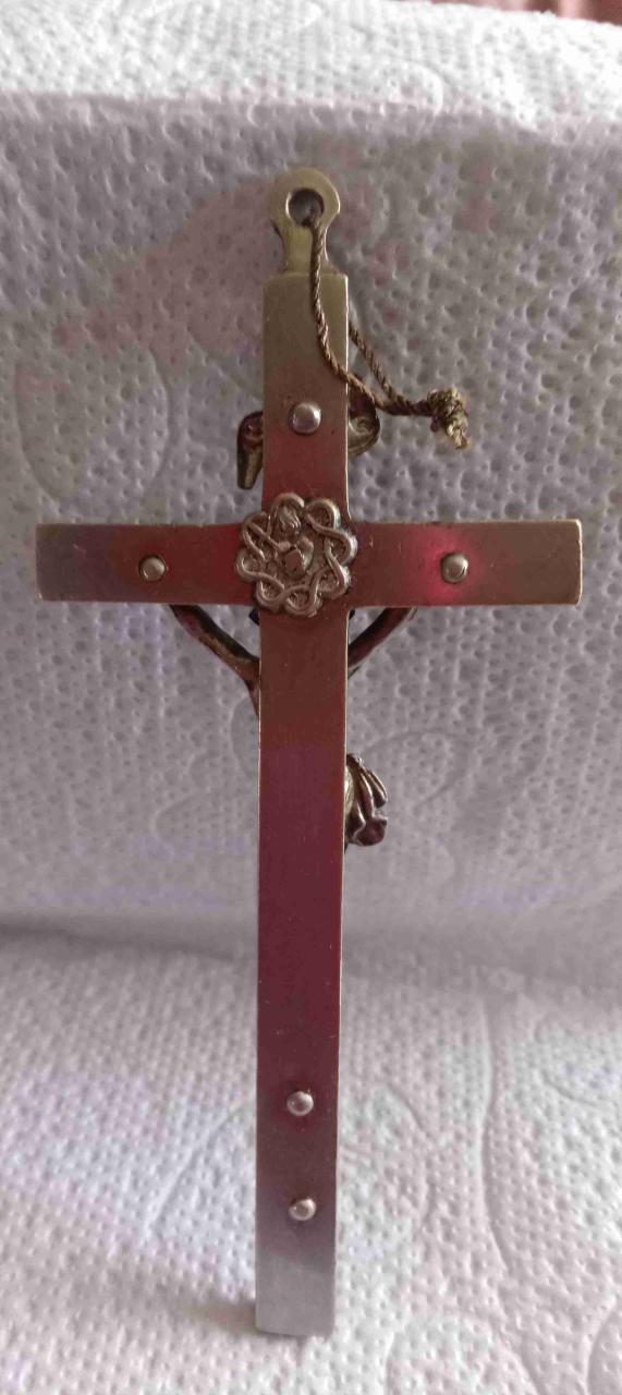 Cruz de metal con Cristo - miniatura 3