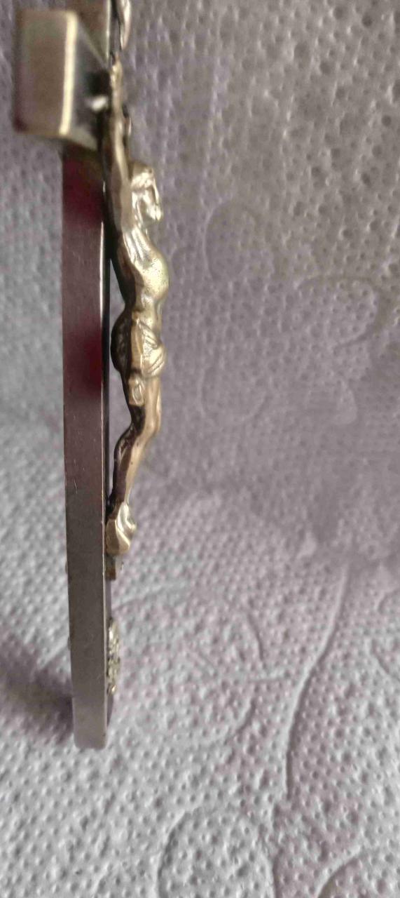 Cruz de metal con Cristo - miniatura 4